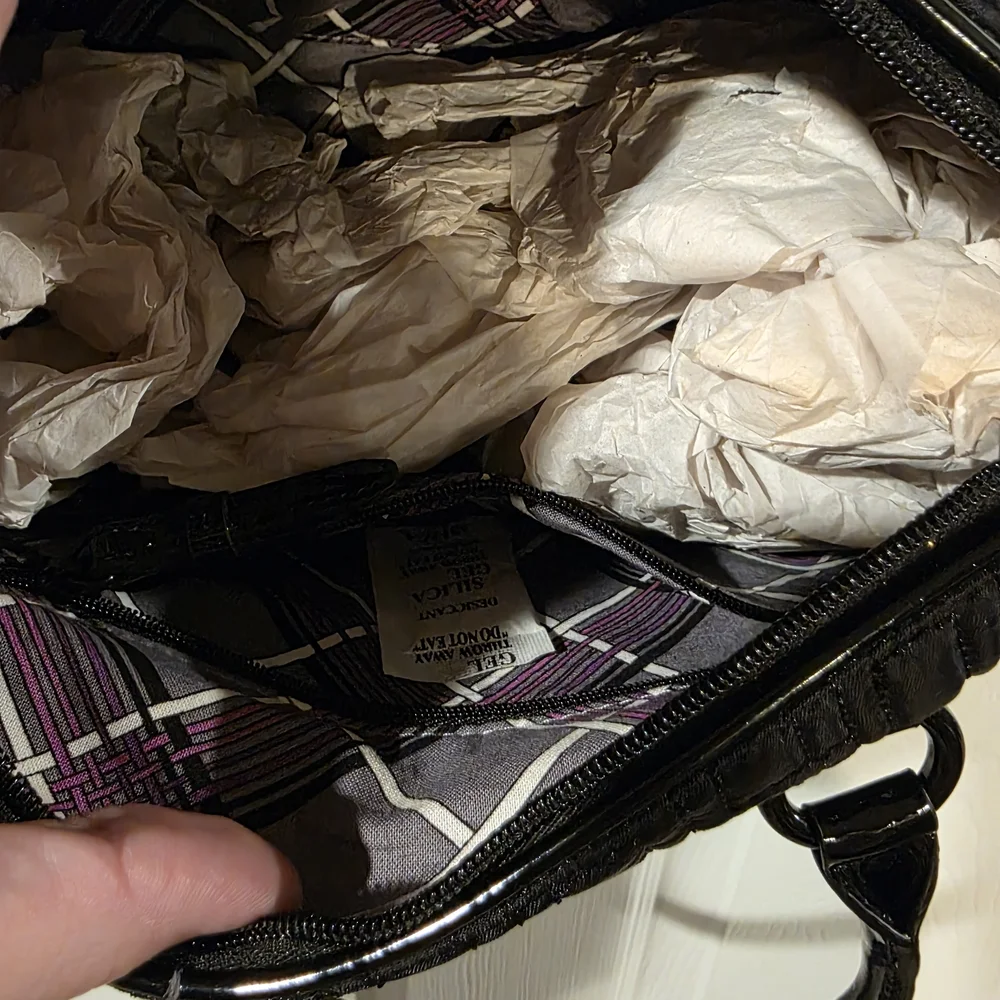 Vera Bradley small quilted barrel bag in the solid color Black - Picture 7 of 9